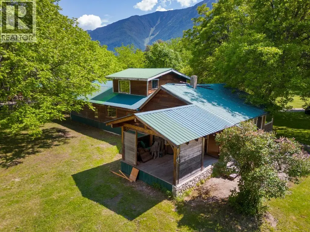 209 Lardeau River Road, Lardeau